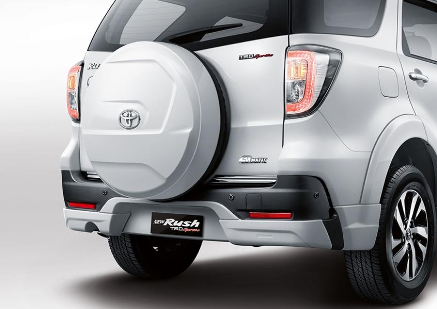 Детали экстерьера Toyota Rush by TRD 2015 года  (фото 2 из 2)